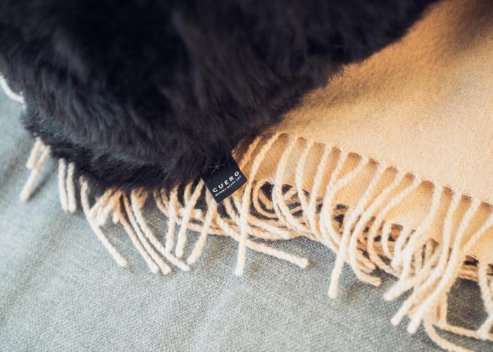Bild 10, Icelandic Sheepskin Shorn Black - Cuero Design - Bonus Möbler