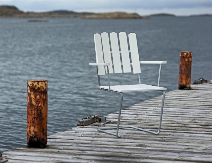 Bild 13, Bord 9A 100 och Fåtölj A2 Vitlackad Ek / Varmförzinkat Stativ - Grythyttan Stålmöbler - Bonus Möbler